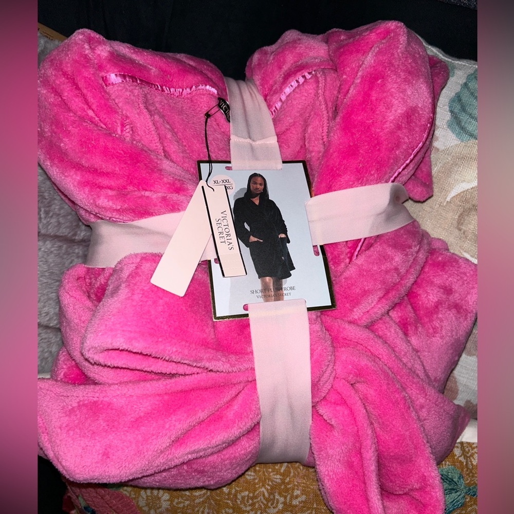 NWT VS XL/XXL Hot pink robe